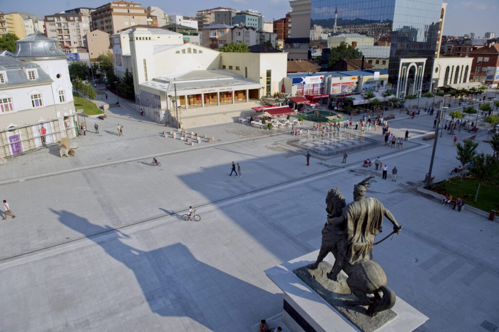 AKB ngre alarmin: Kosova po zbrazet, ekonomi në rënie dhe papunësi e lartë